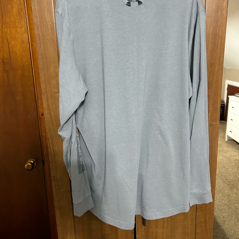 Men’s Under Armour long sleeve shirt